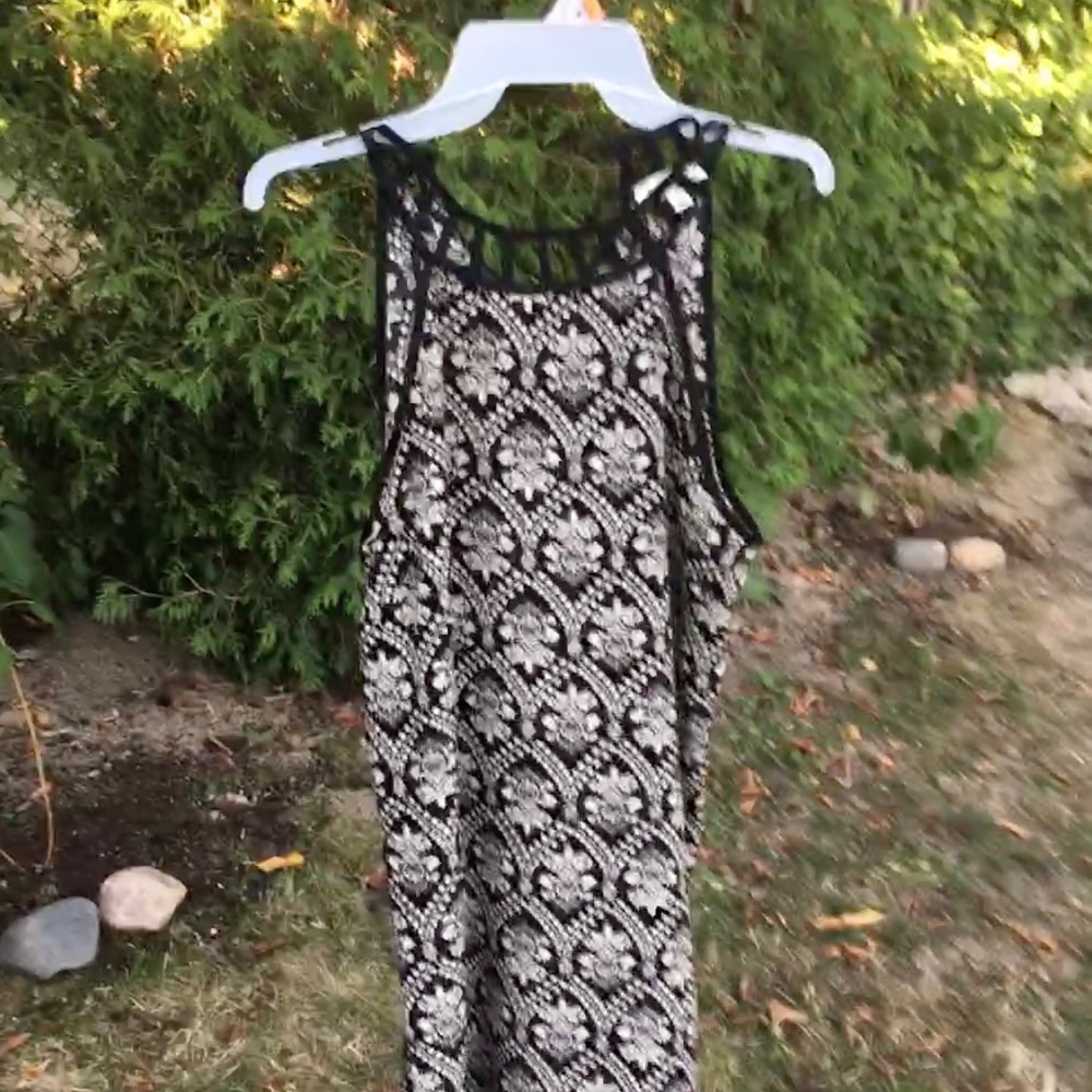 Pretty M. Sized Summer Black & white Paisley dress.